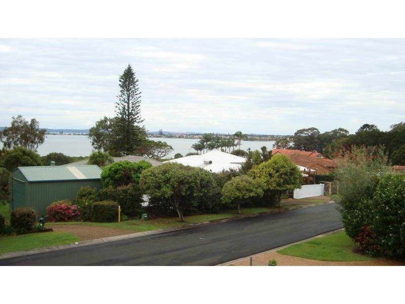 8 Outlook Parade, Ormiston QLD 4160