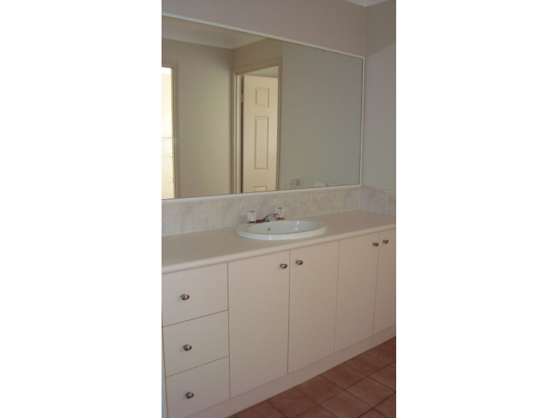 11 Viewfield Street, Redland Bay QLD 4165