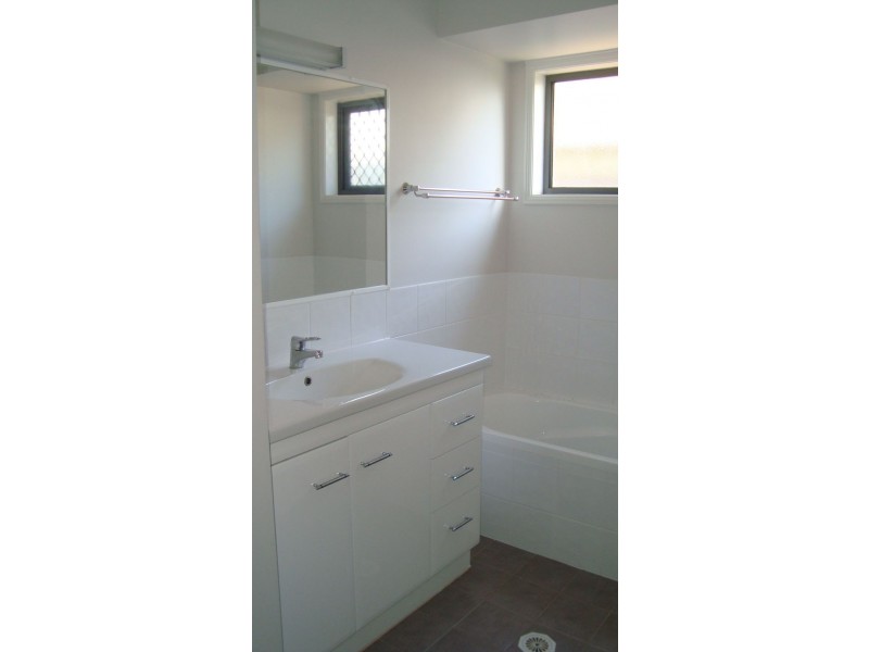 10 Morden Street, Birkdale QLD 4159