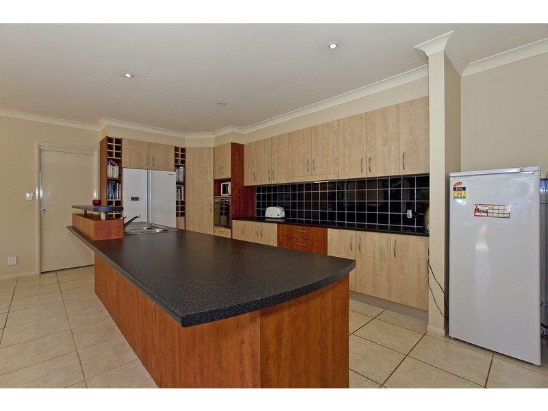 16 Irwin Place, Redland Bay QLD 4165