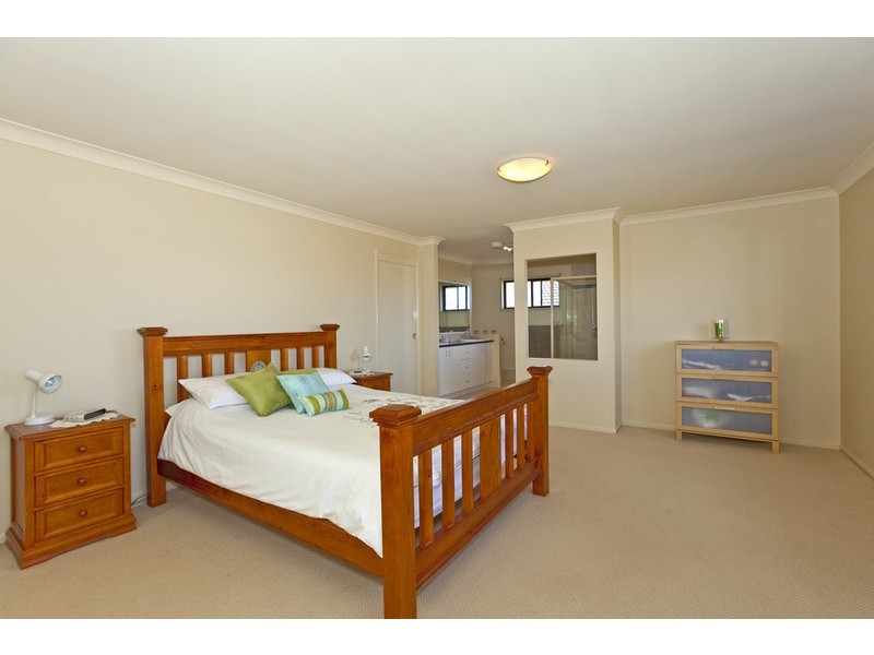 16 Irwin Place, Redland Bay QLD 4165