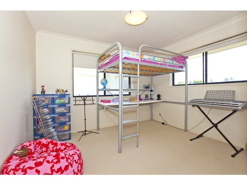 16 Irwin Place, Redland Bay QLD 4165