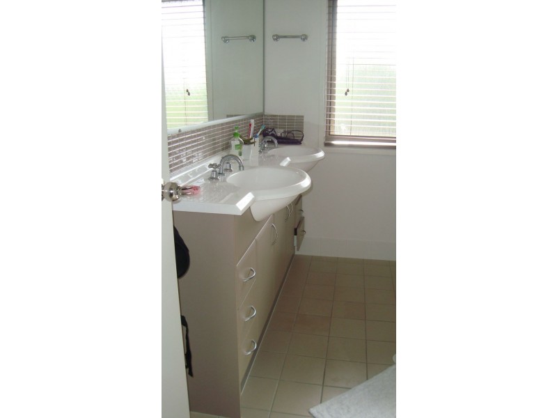 7 Indigo Street, Redland Bay QLD 4165