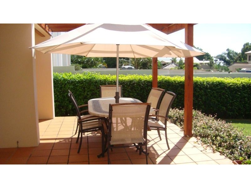 8  Outlook Parade, Ormiston QLD 4160