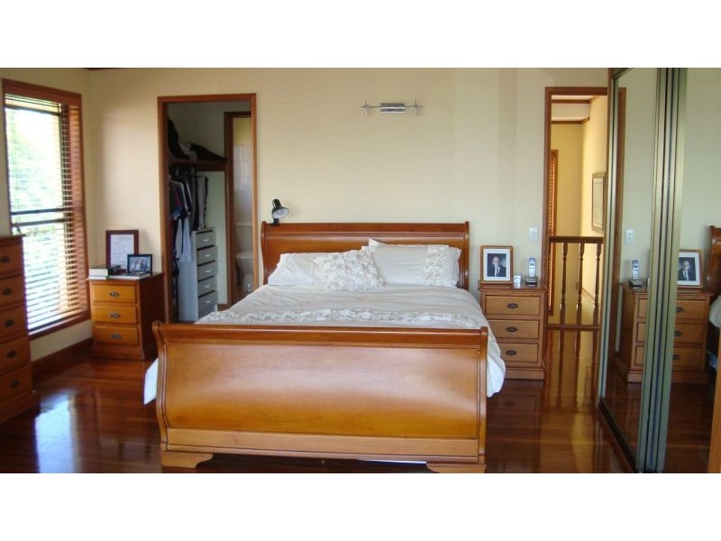8  Outlook Parade, Ormiston QLD 4160