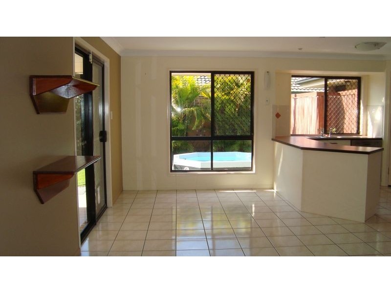 5 Neville Close, Redland Bay QLD 4165