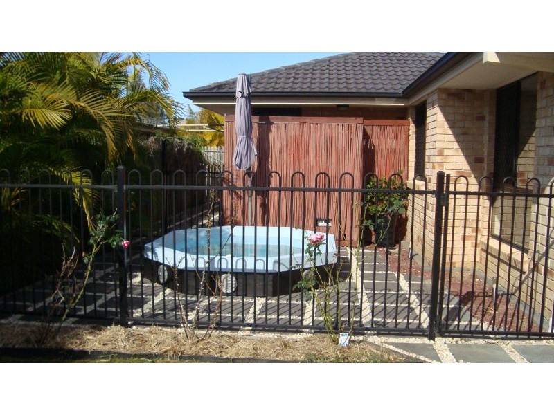 5 Neville Close, Redland Bay QLD 4165