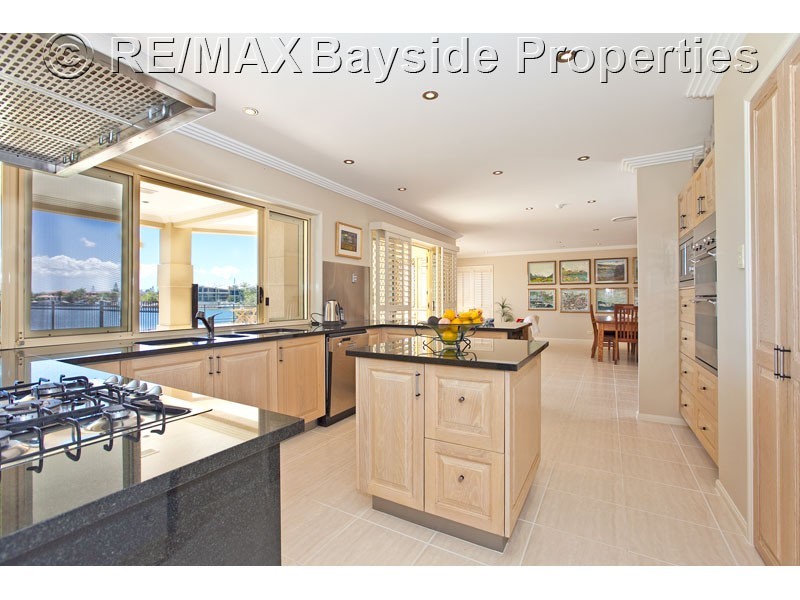 10 Cayman Cres, Raby Bay QLD 4163