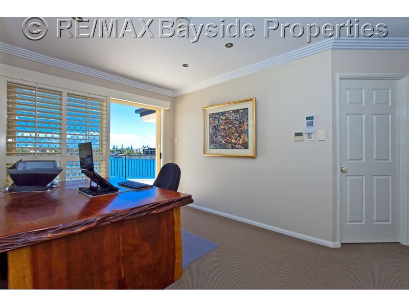 10 Cayman Cres, Raby Bay QLD 4163