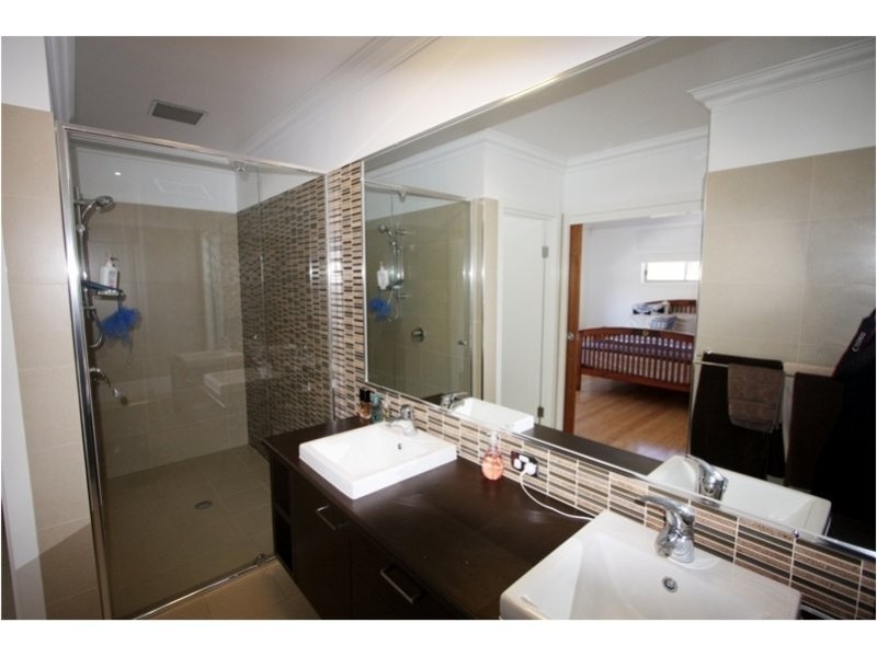 25 Alice Street, Wellington Point QLD 4160