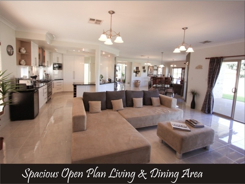 16 Riseborough Terrace, Cleveland QLD 4163