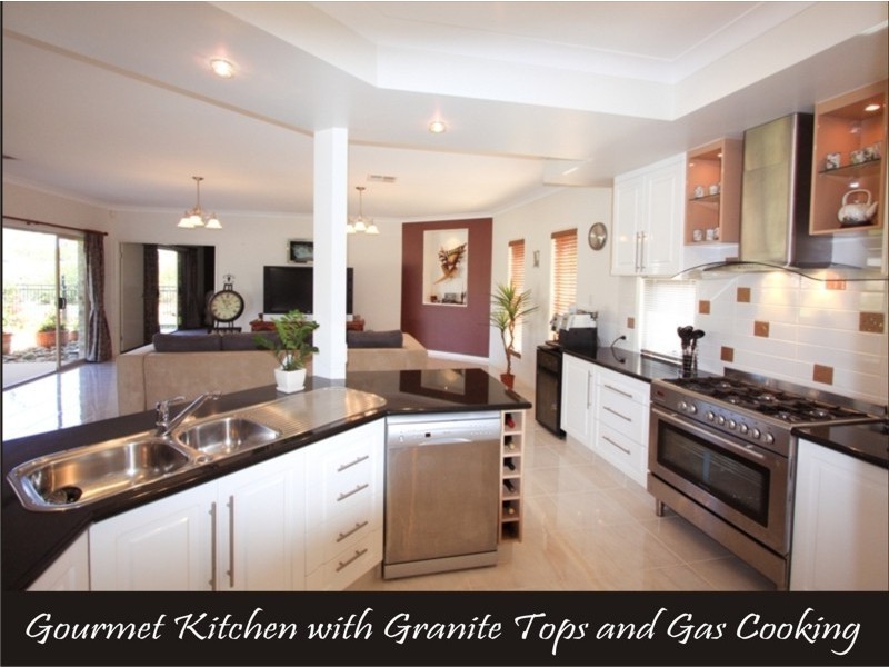 16 Riseborough Terrace, Cleveland QLD 4163