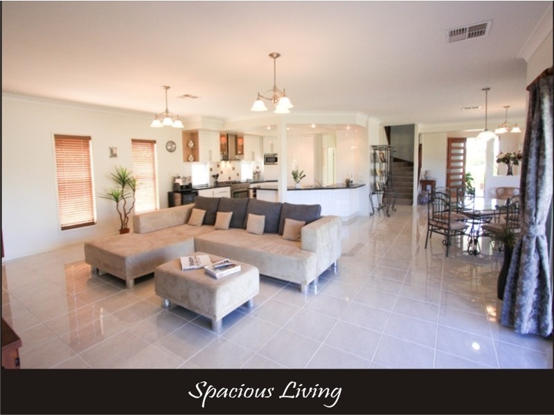 16 Riseborough Terrace, Cleveland QLD 4163