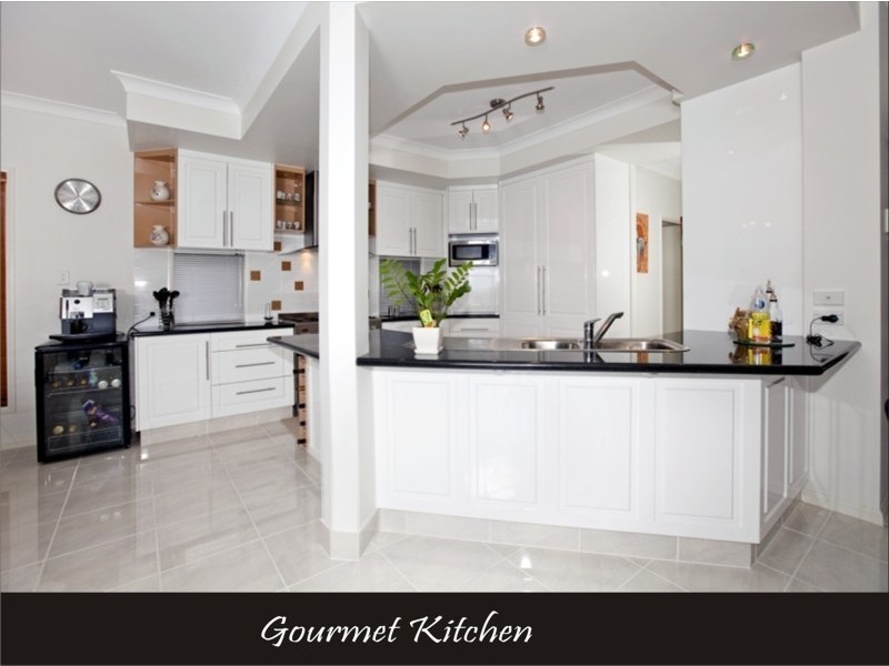 16 Riseborough Terrace, Cleveland QLD 4163