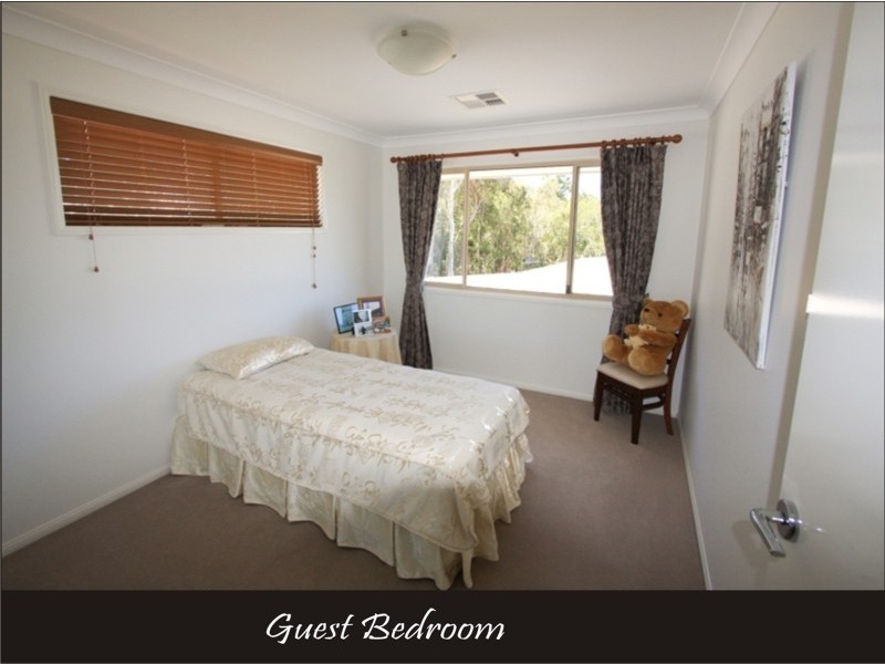 16 Riseborough Terrace, Cleveland QLD 4163