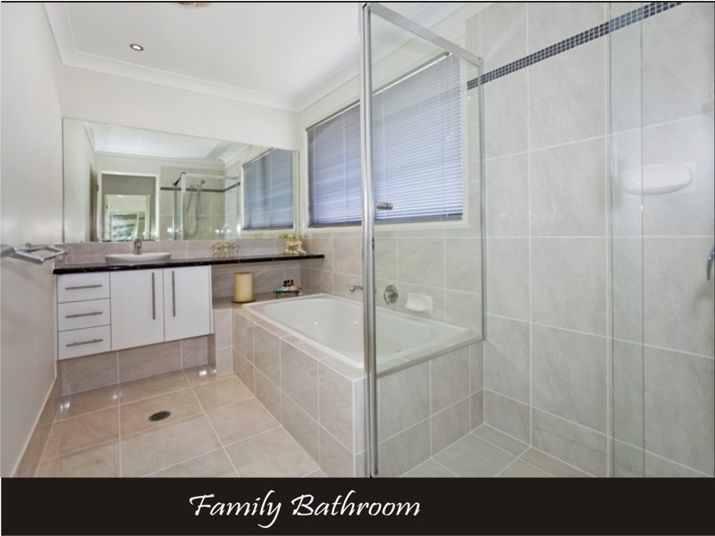 16 Riseborough Terrace, Cleveland QLD 4163