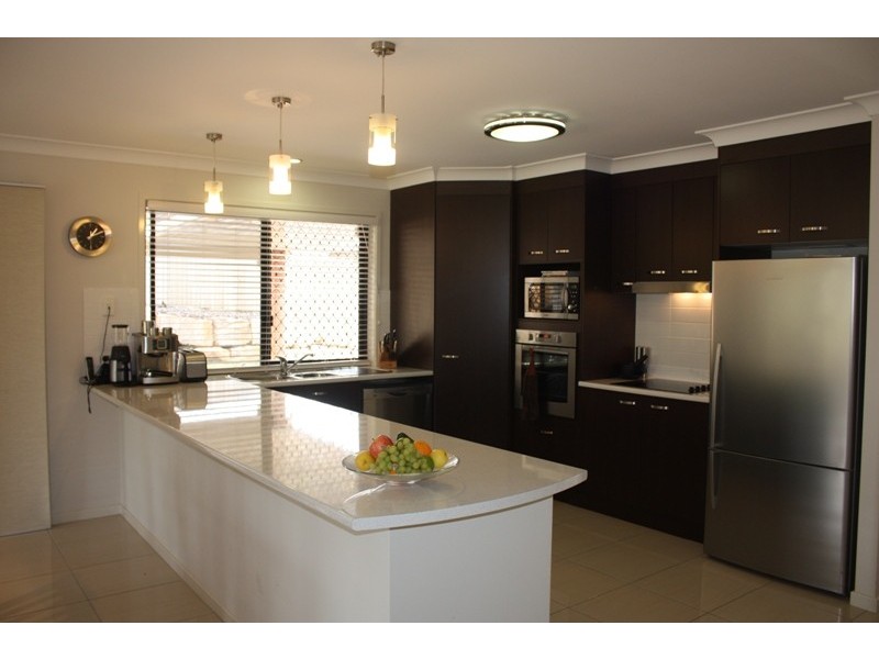 4 Magnetic Place, Redland Bay QLD 4165