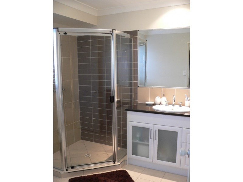 4 Magnetic Place, Redland Bay QLD 4165