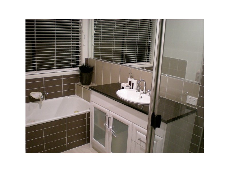 4 Magnetic Place, Redland Bay QLD 4165