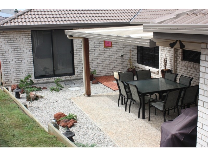 4 Magnetic Place, Redland Bay QLD 4165