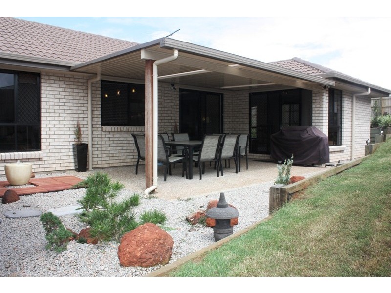 4 Magnetic Place, Redland Bay QLD 4165