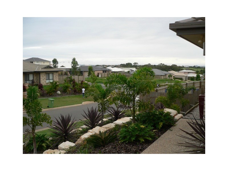 4 Magnetic Place, Redland Bay QLD 4165