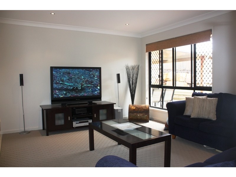 4 Magnetic Place, Redland Bay QLD 4165