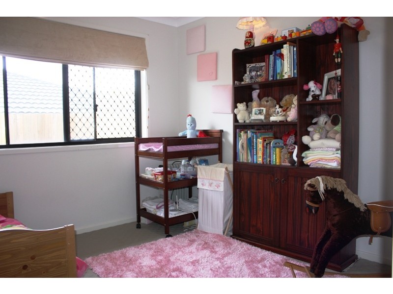 4 Magnetic Place, Redland Bay QLD 4165