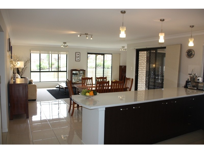 4 Magnetic Place, Redland Bay QLD 4165