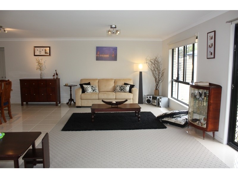 4 Magnetic Place, Redland Bay QLD 4165