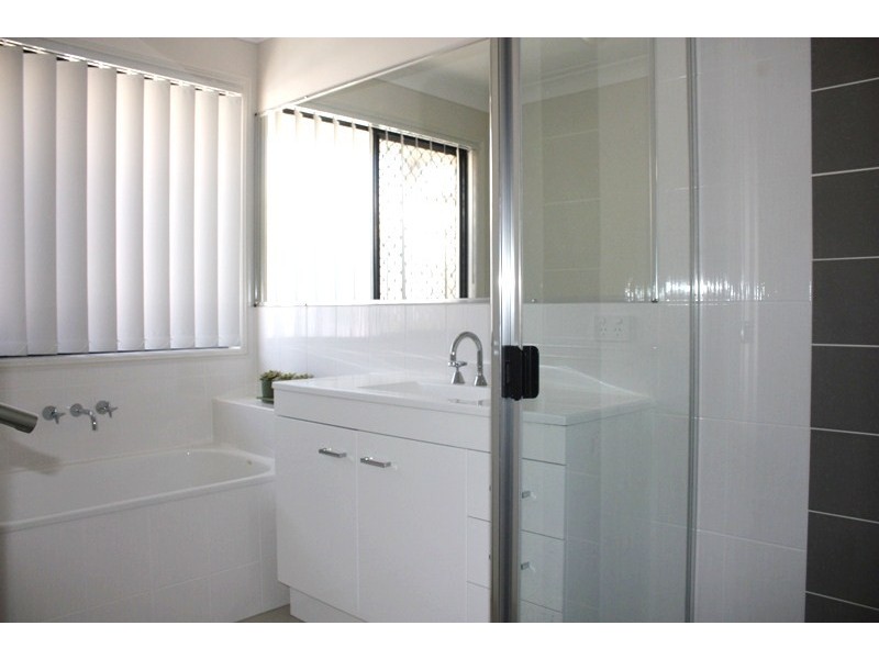 26 Sapium Rd, Redland Bay QLD 4165