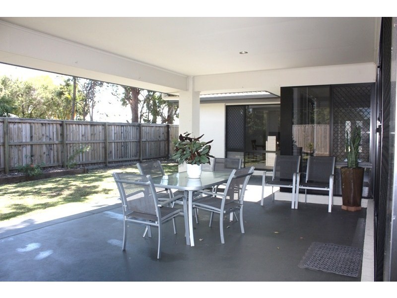 26 Sapium Rd, Redland Bay QLD 4165