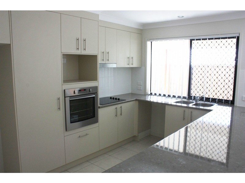 8 Cordia Close, Redland Bay QLD 4165