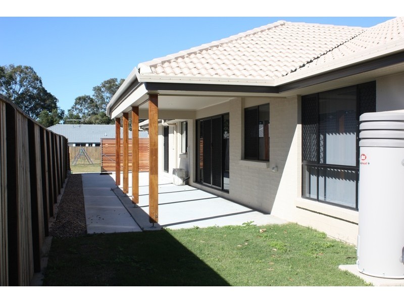 8 Cordia Close, Redland Bay QLD 4165