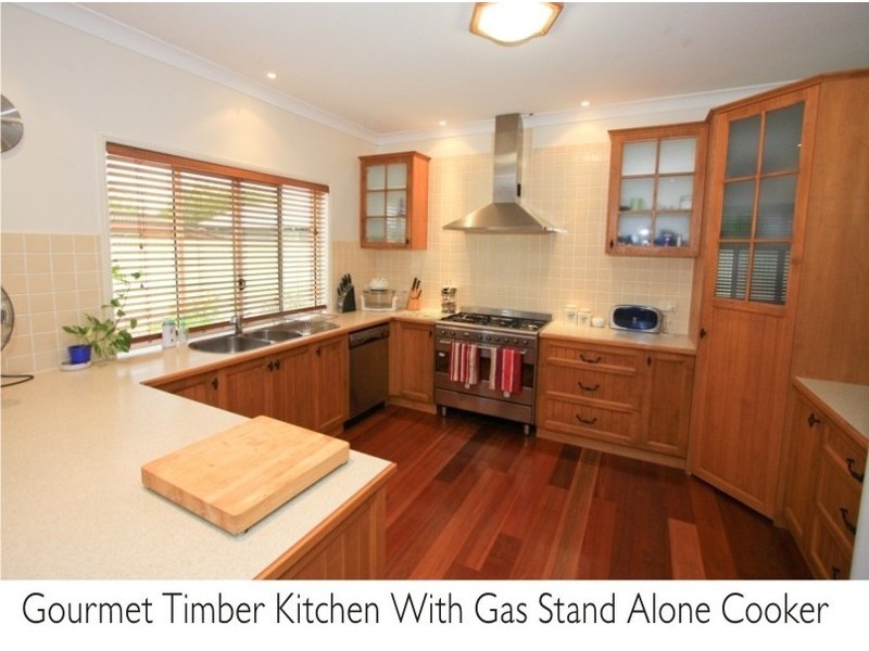 75 Bunker Rd, Victoria Point QLD 4165