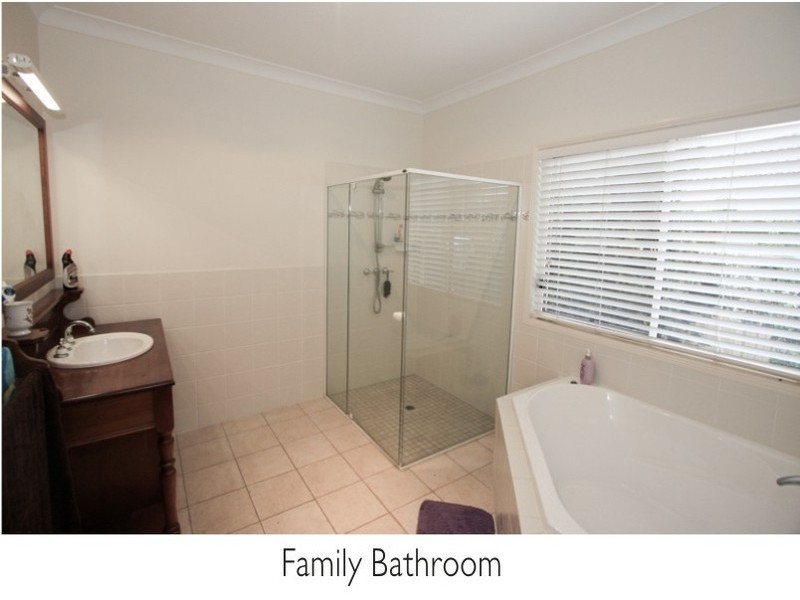 75 Bunker Rd, Victoria Point QLD 4165