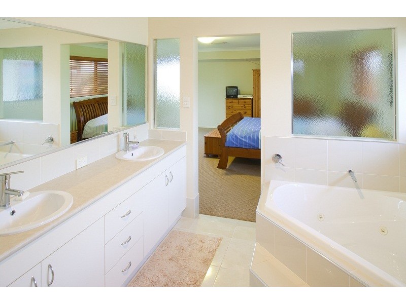 18 Seaspray, Thornlands QLD 4164