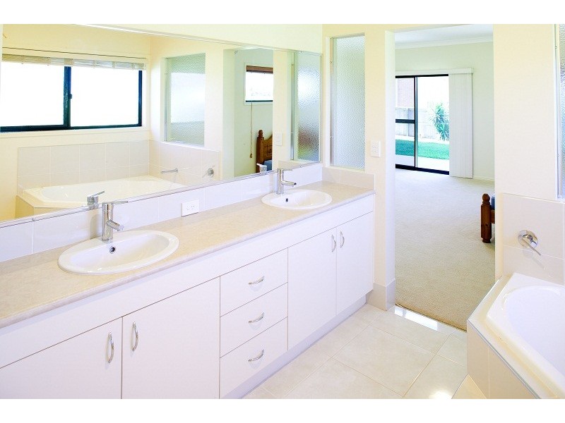 18 Seaspray, Thornlands QLD 4164