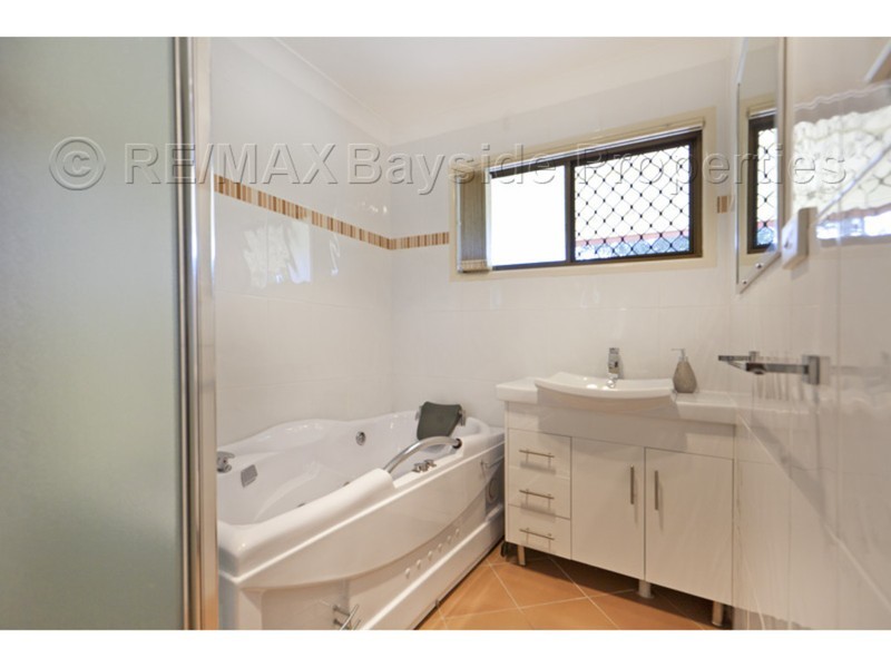8 Price Avenue, Birkdale QLD 4159
