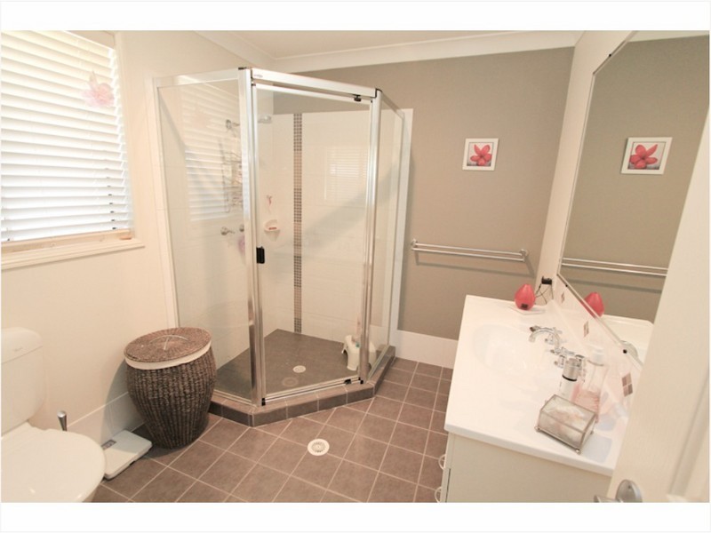 4 Elaine Place, Birkdale QLD 4159