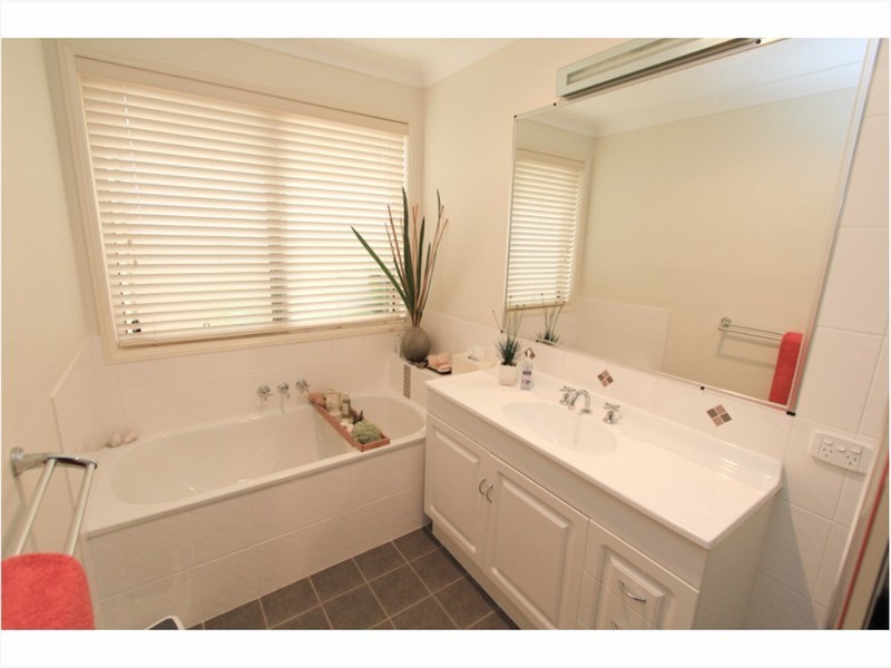 4 Elaine Place, Birkdale QLD 4159