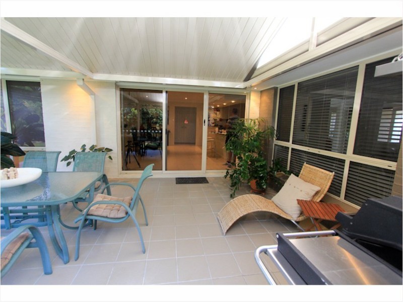 4 Elaine Place, Birkdale QLD 4159