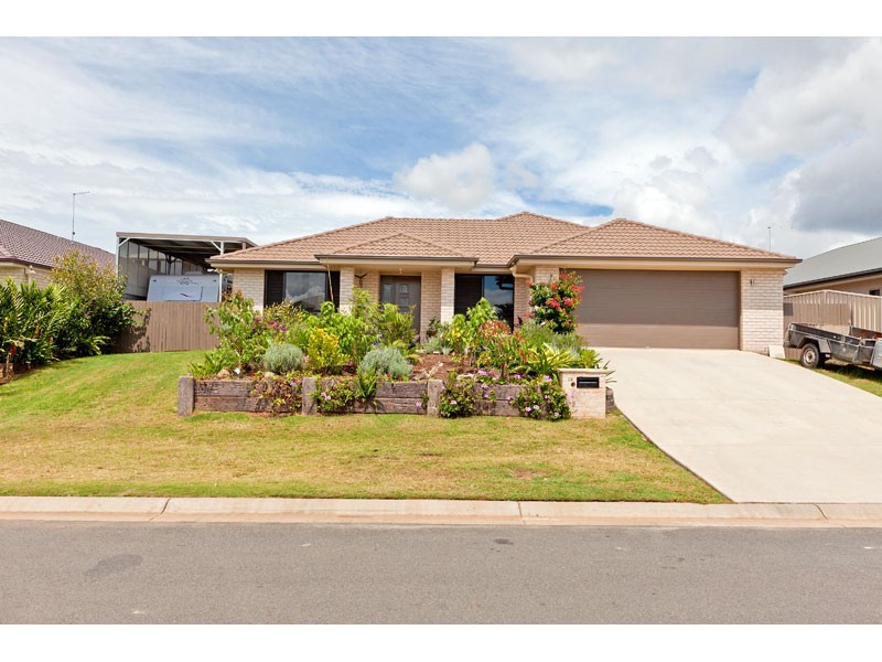 12 Magnetic Place, Redland Bay QLD 4165