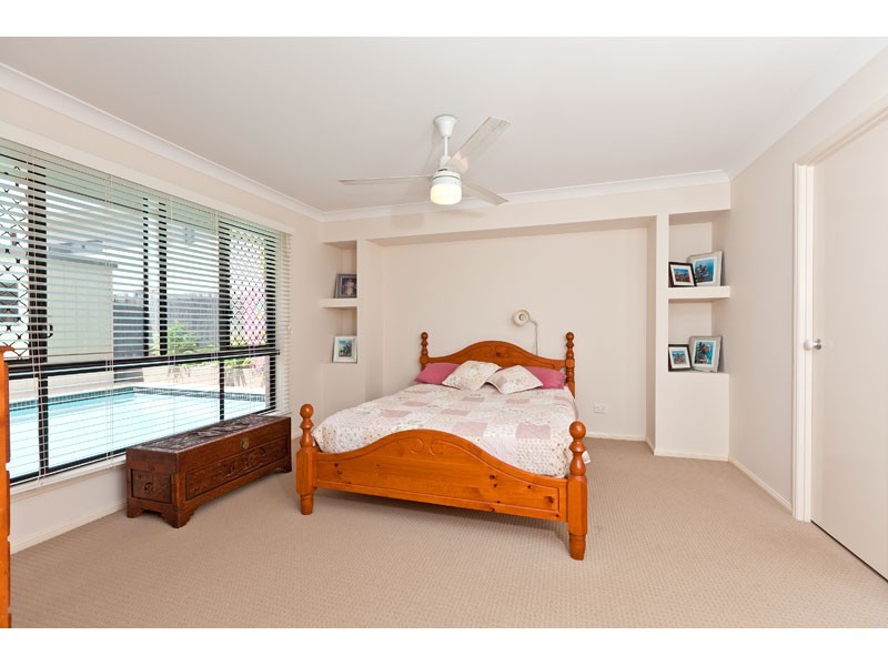 12 Magnetic Place, Redland Bay QLD 4165