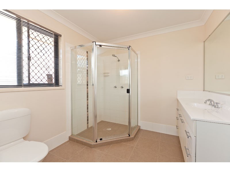 12 Magnetic Place, Redland Bay QLD 4165