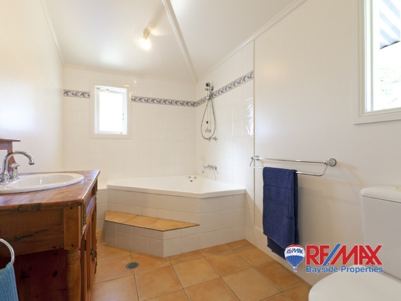 10 Birdwood Road, Birkdale QLD 4159