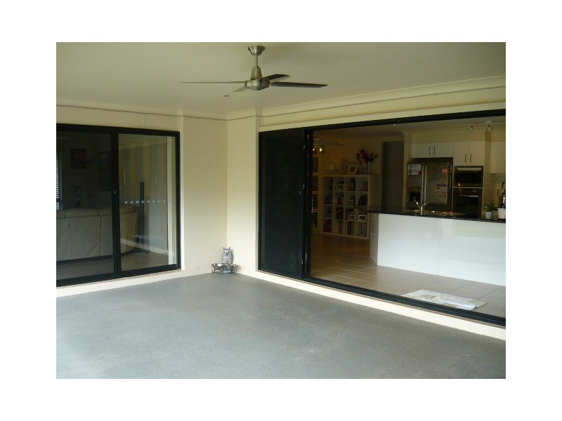 1 Mervyn Cr, Redland Bay QLD 4165