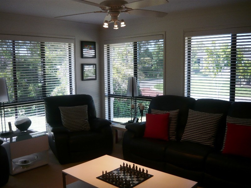 1 Mervyn Cr, Redland Bay QLD 4165