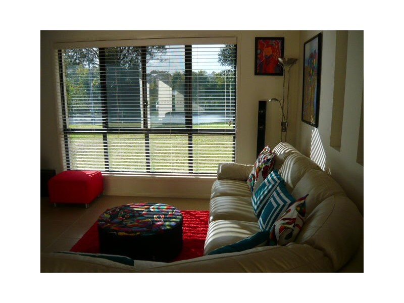 1 Mervyn Cr, Redland Bay QLD 4165