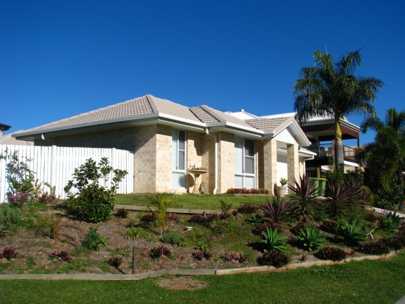2 Valencia Springs Dr, Redland Bay QLD 4165